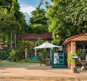 Urban Tree Hut Resta...