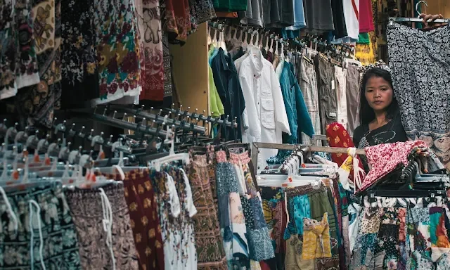 street-clothing-shops-cambodia.webp